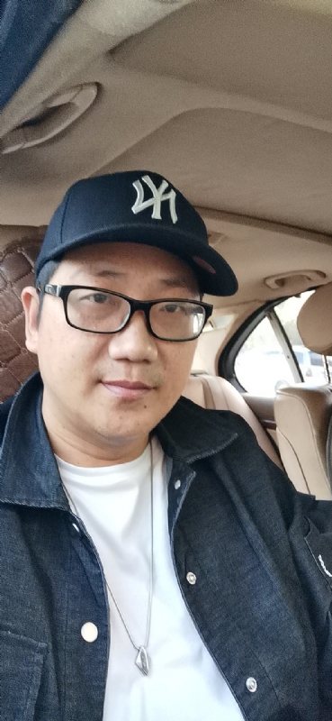 拥抱幸福的第一张照片--漳浦婚介网