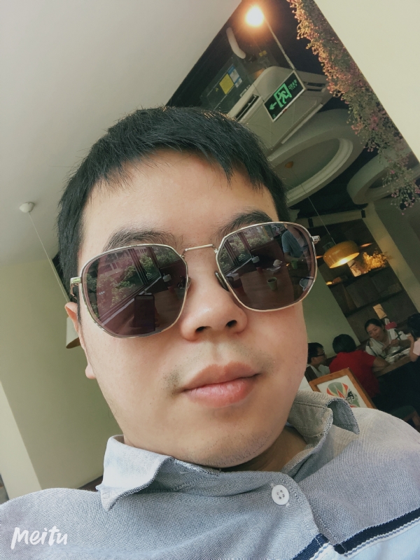 月台等路人的第一张照片--漳浦婚介网
