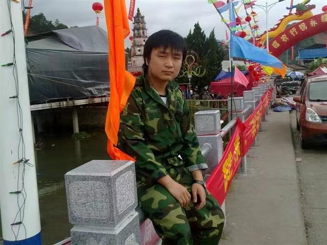 如影随形的第二张照片--漳浦婚介网